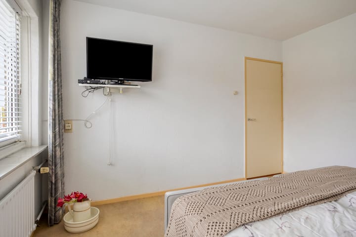 Photo 18 of Burgemeester van der Weidenlaan 35