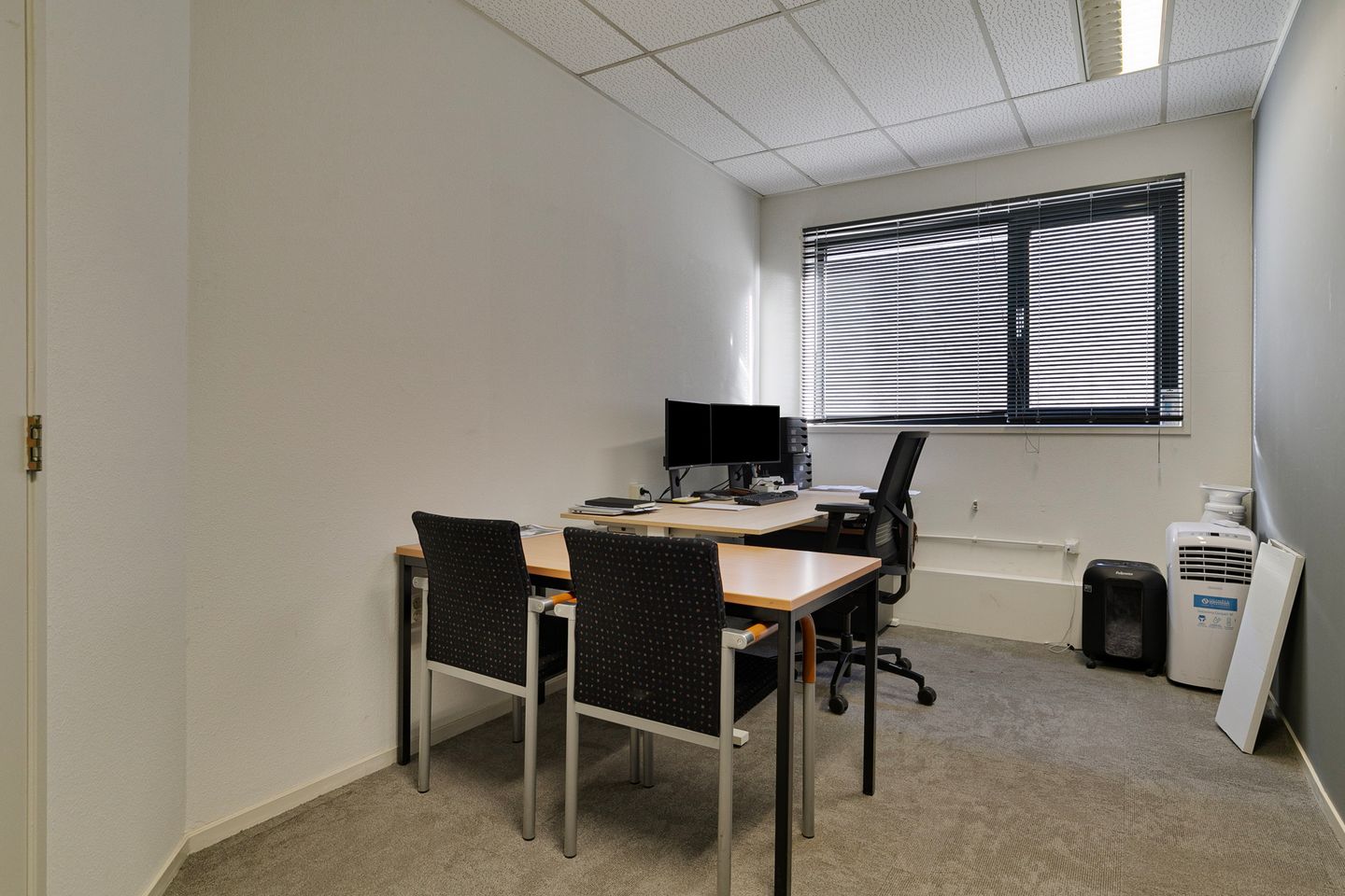 View photo 4 of Popovstraat 18