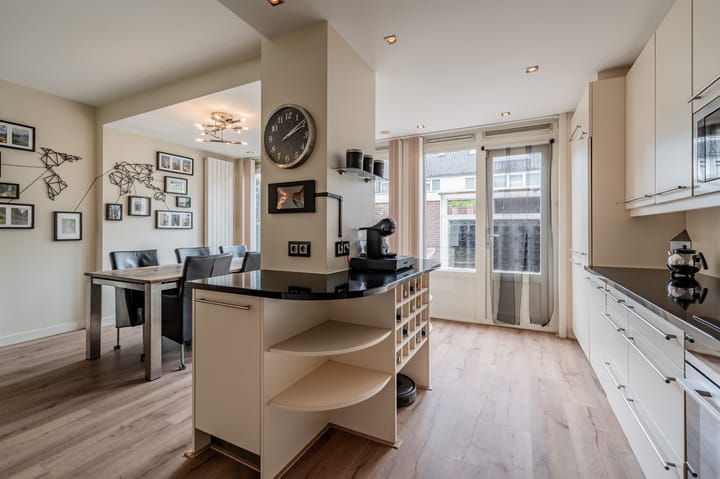 Foto 12 van Albert Schweitzerstraat 3