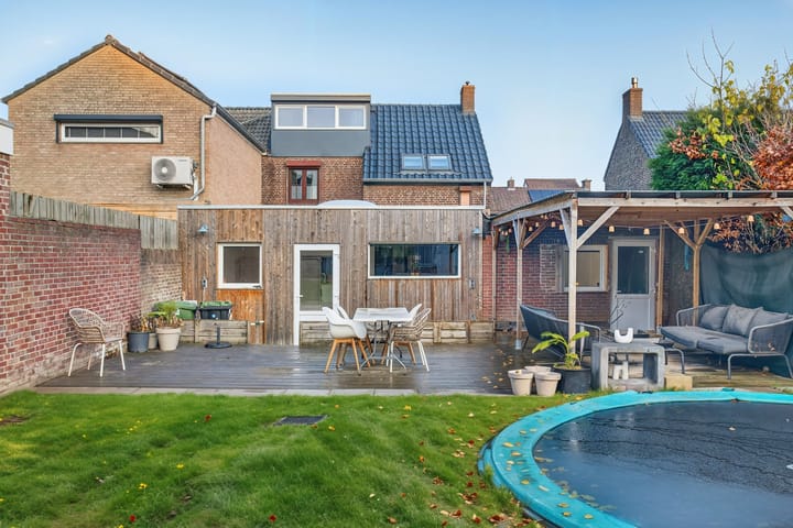 Photo 23 of Jhr. v.d. Maesenstraat 47