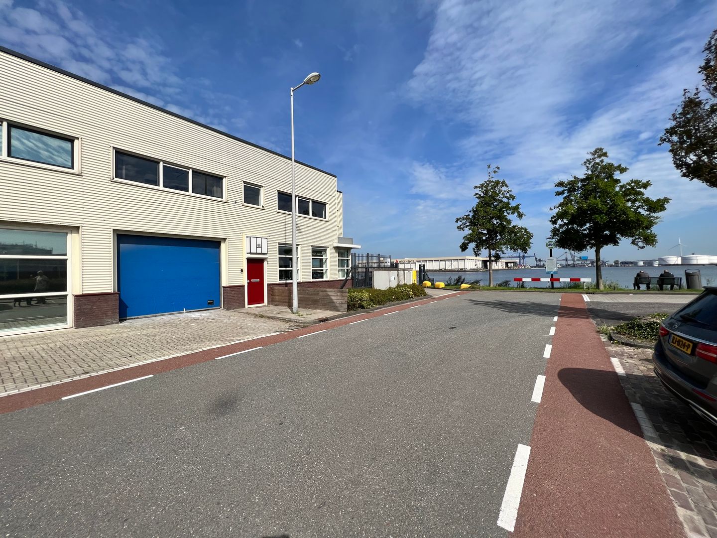 Bekijk foto 2 van Moezelhavenweg 67