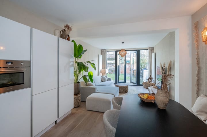 Photo 11 of Amalia van Solmsstraat 122