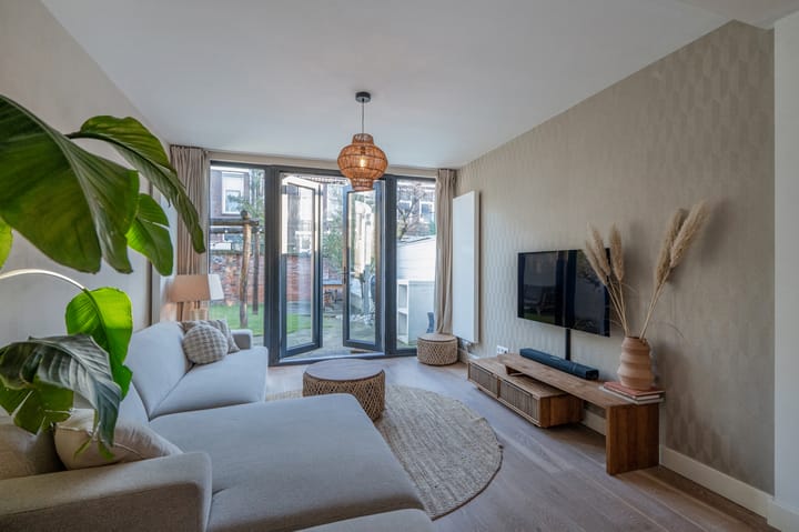 Photo 15 of Amalia van Solmsstraat 122