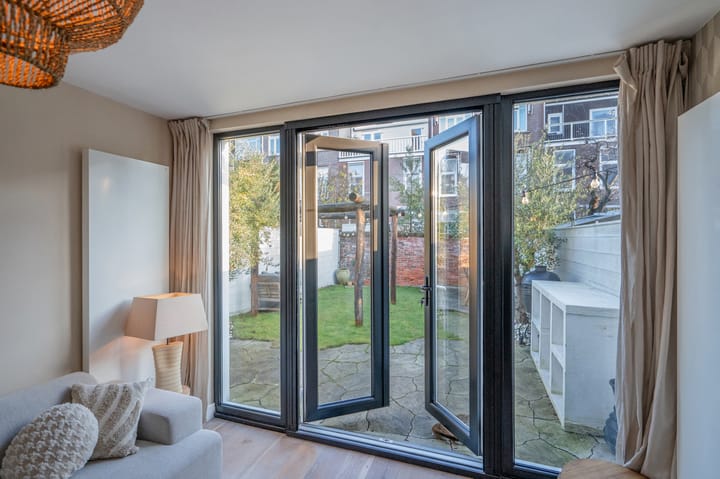 Photo 18 of Amalia van Solmsstraat 122