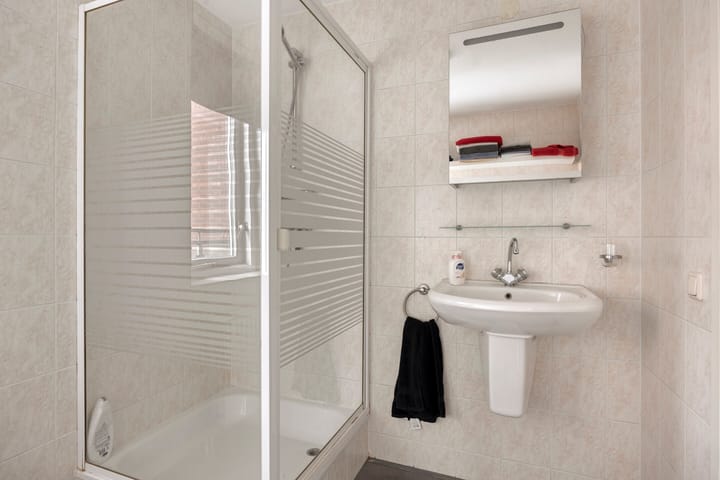 Photo 21 of Schuttenstraat 6-6