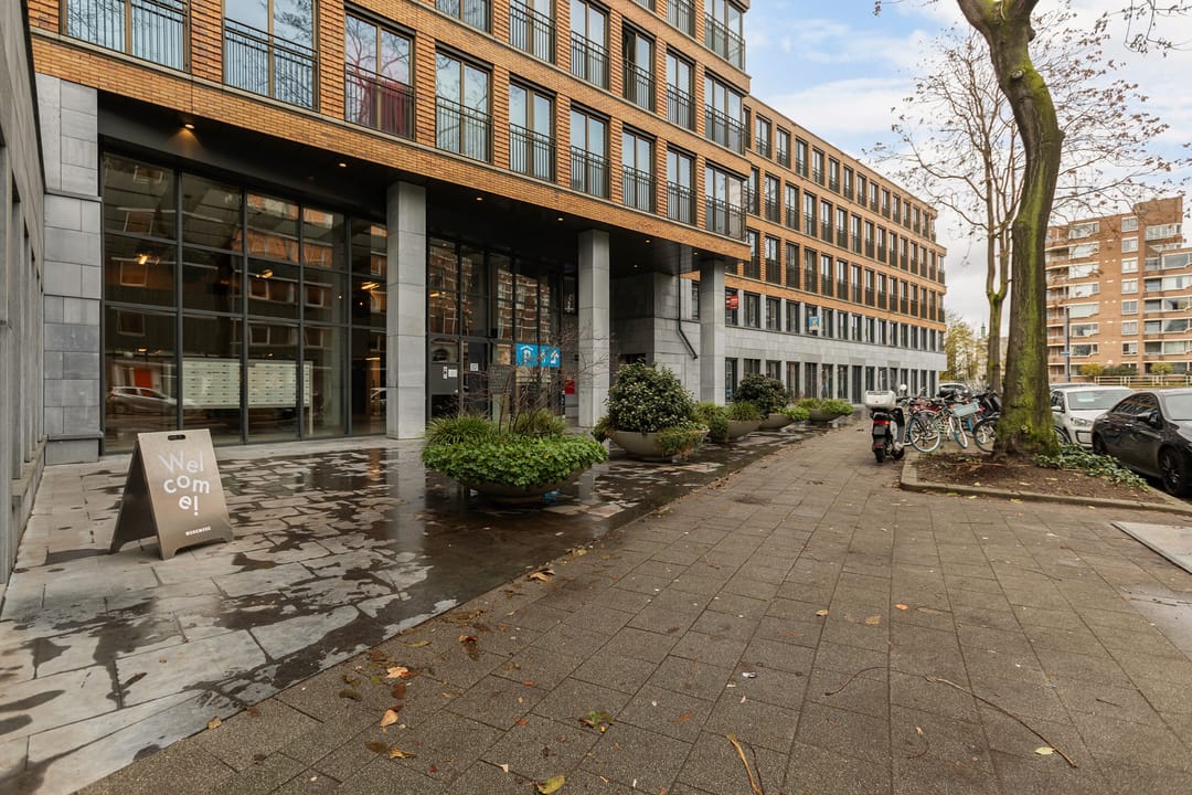 Photo 2 of Van Vollenhovenstraat 3-307