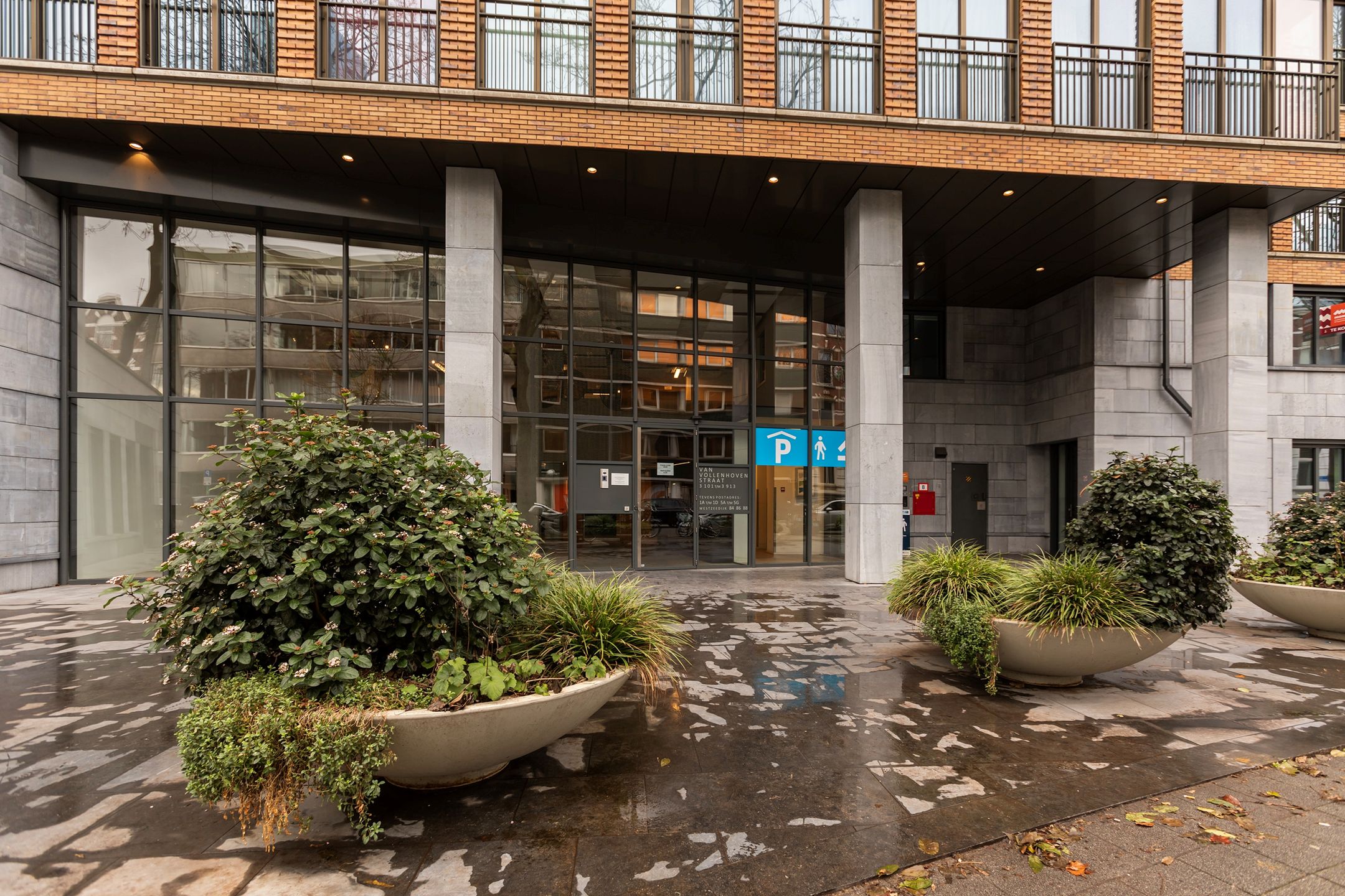 Photo 3 of Van Vollenhovenstraat 3-307