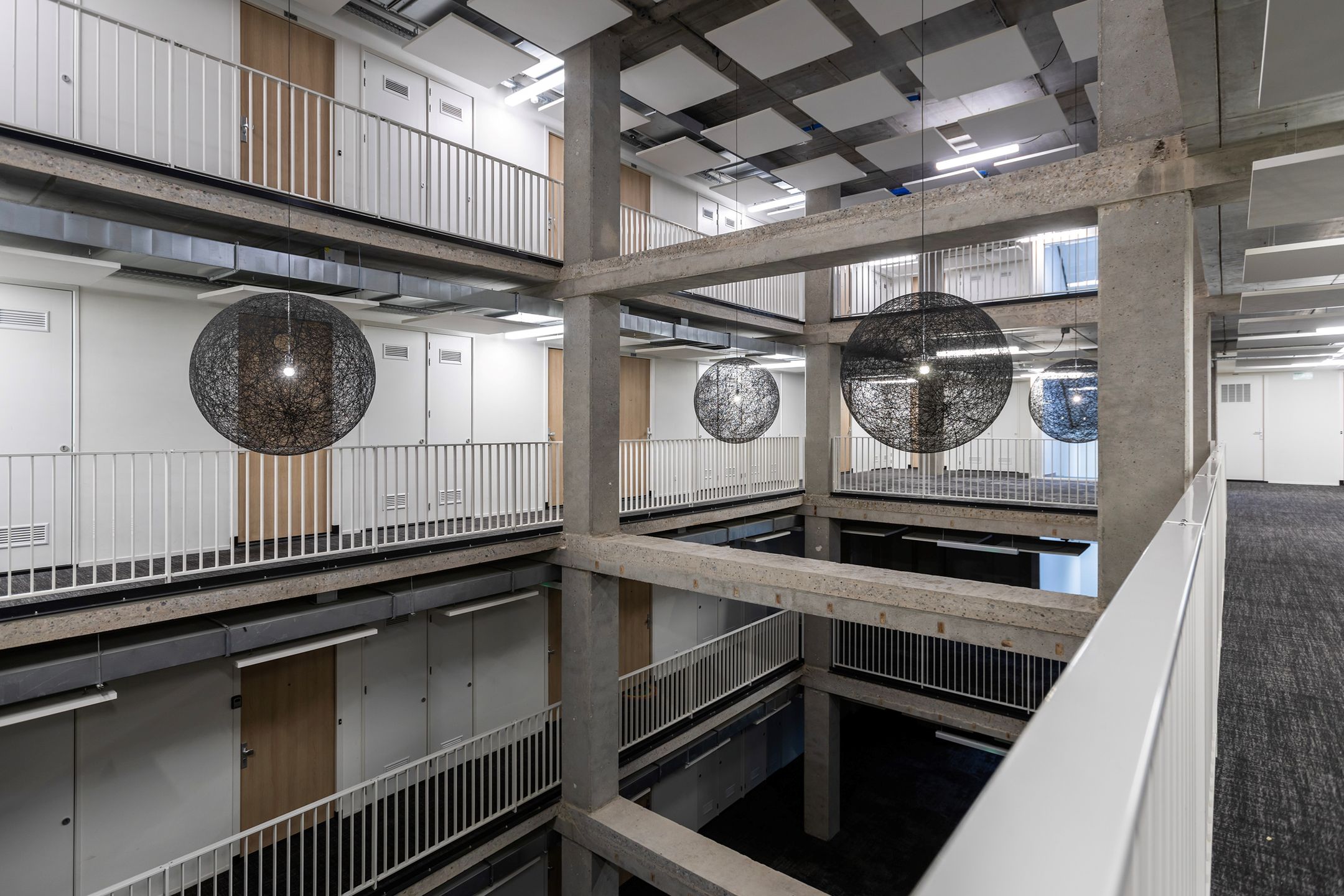 Photo 9 of Van Vollenhovenstraat 3-307