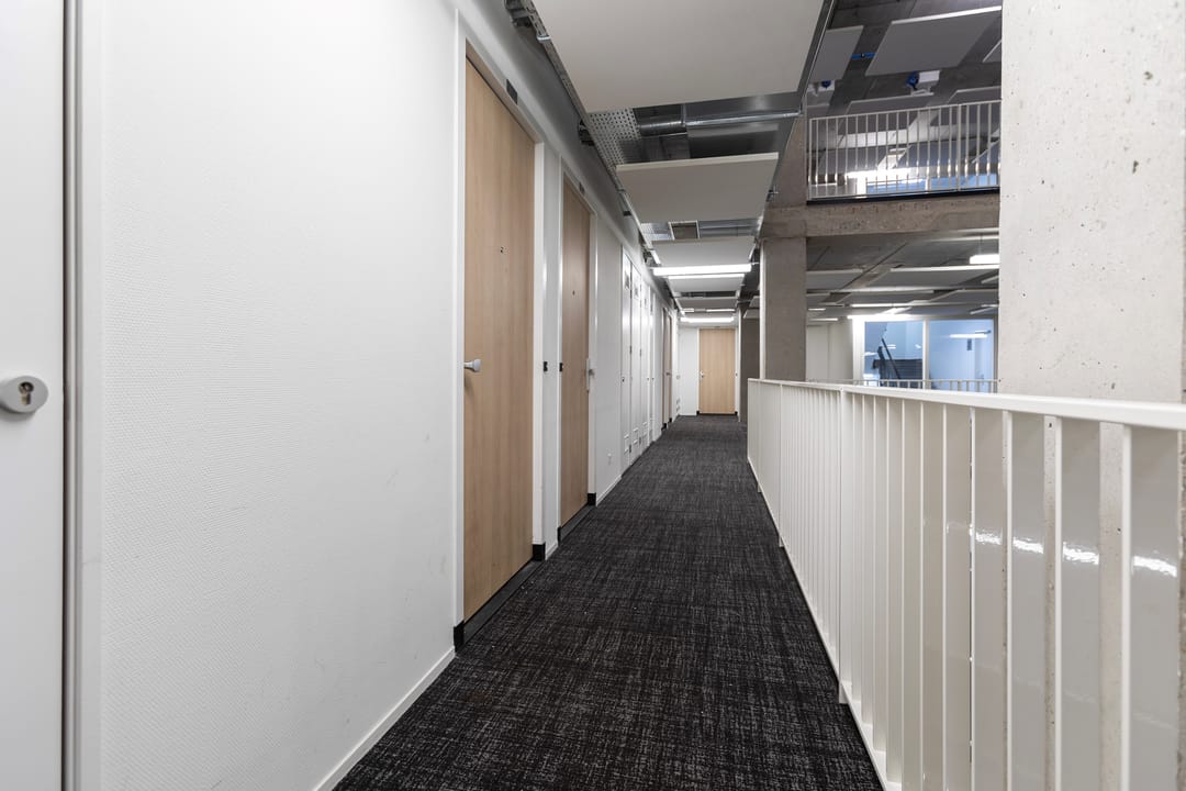 Photo 13 of Van Vollenhovenstraat 3-307