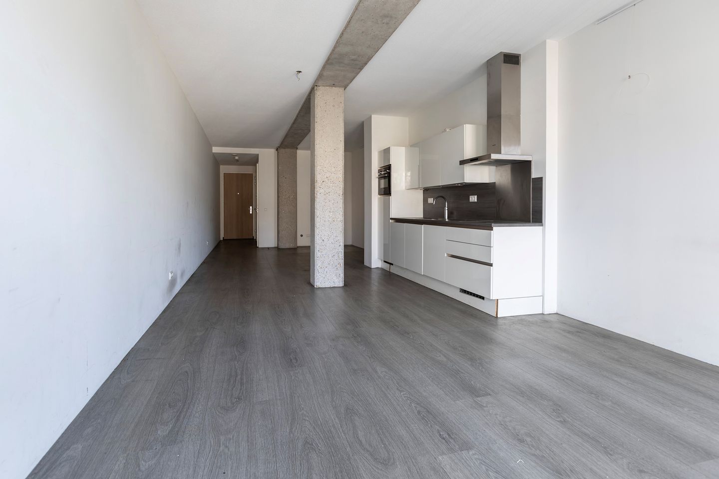 Photo 19 of Van Vollenhovenstraat 3-307