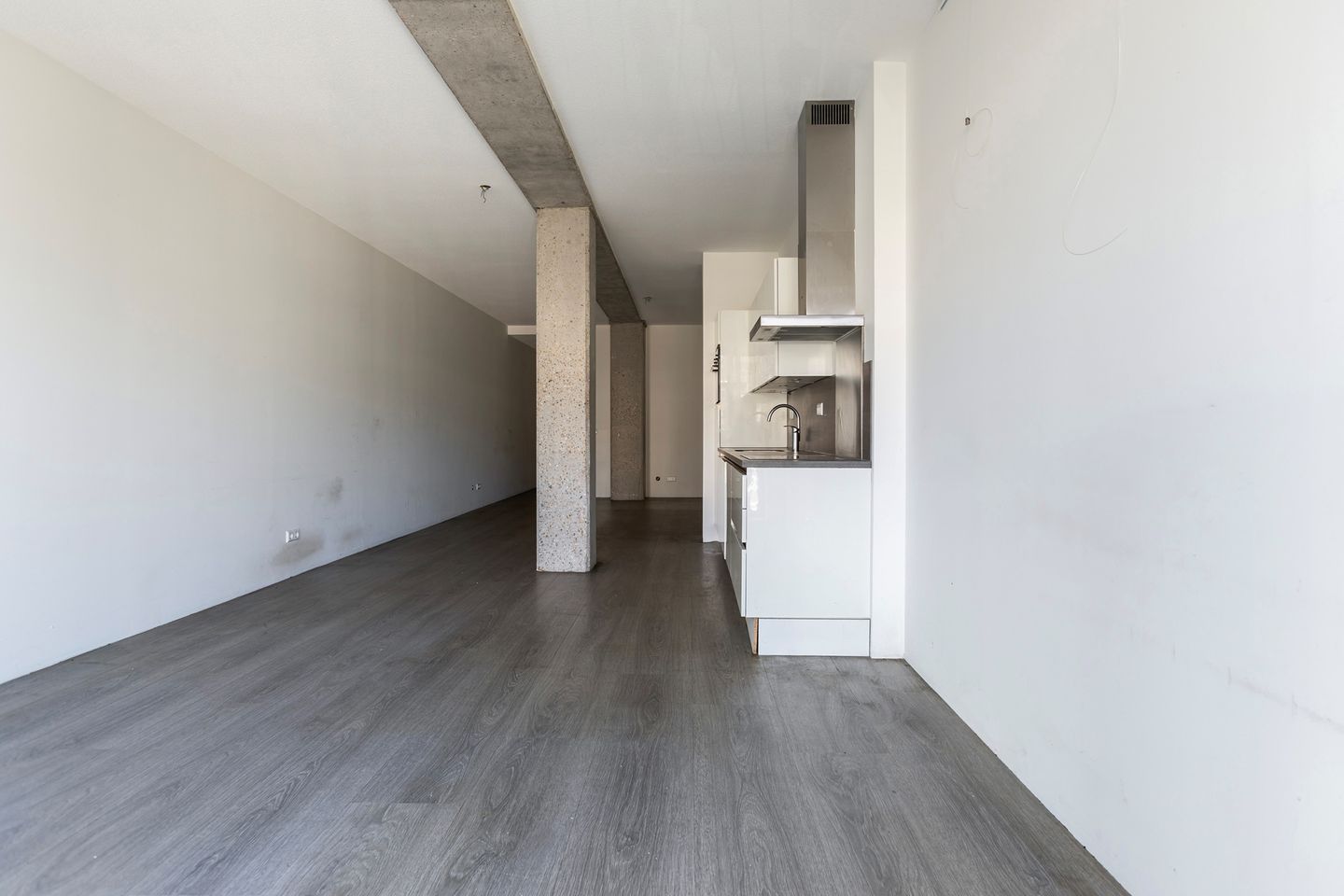 Photo 20 of Van Vollenhovenstraat 3-307