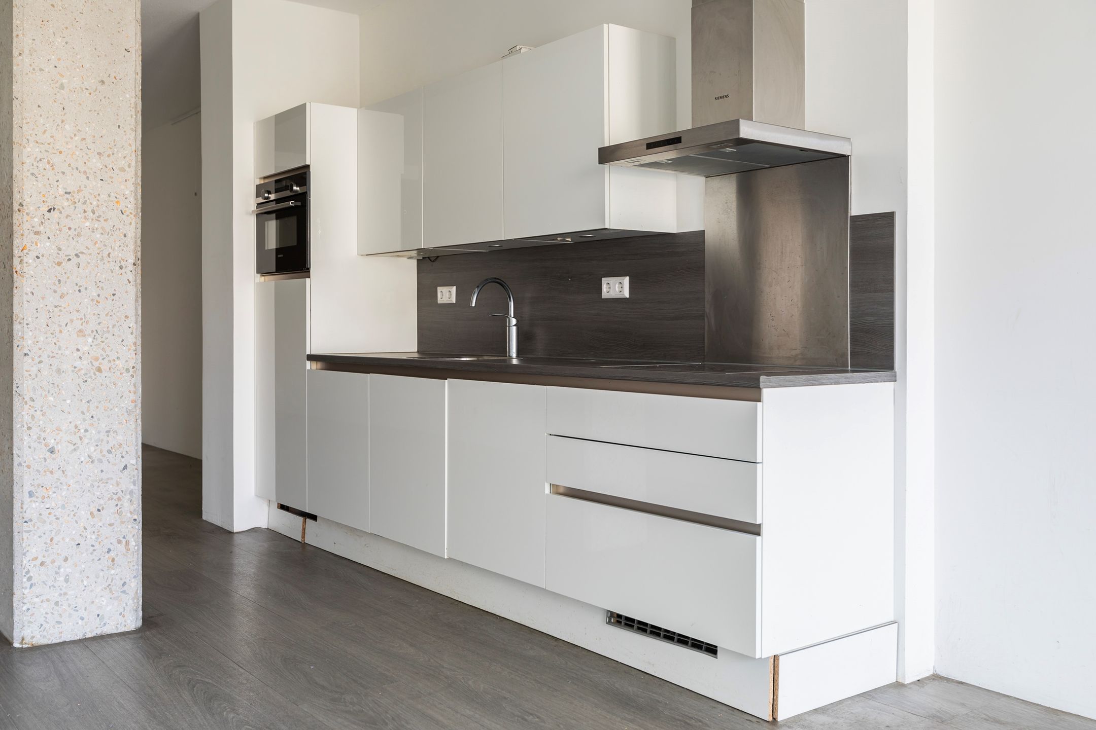 Photo 21 of Van Vollenhovenstraat 3-307