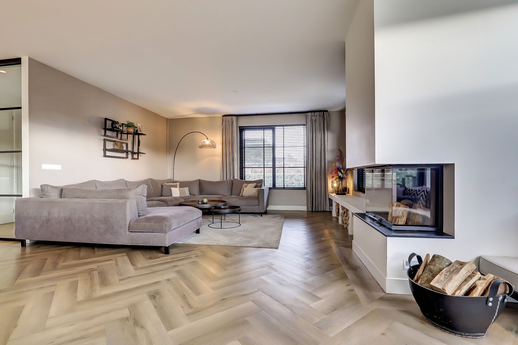 Photo 9 of Ferdinand Bollaan 16