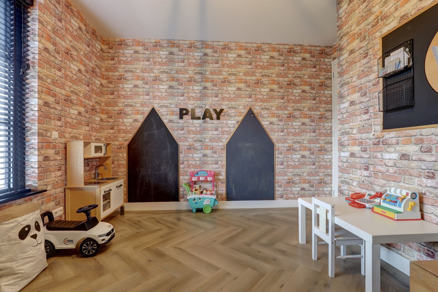 Photo 20 of Ferdinand Bollaan 16