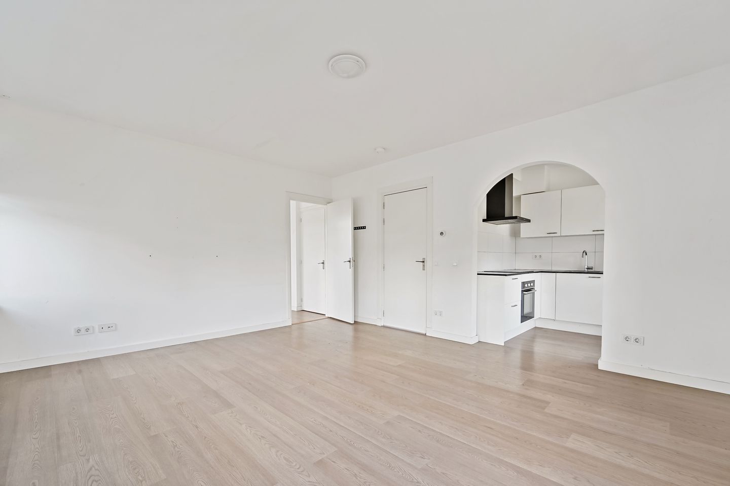 Bekijk foto 3 van De la Reyweg 203