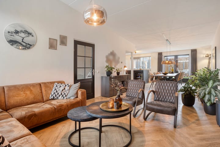 Photo 15 of J.G. Bastiaansstraat 18