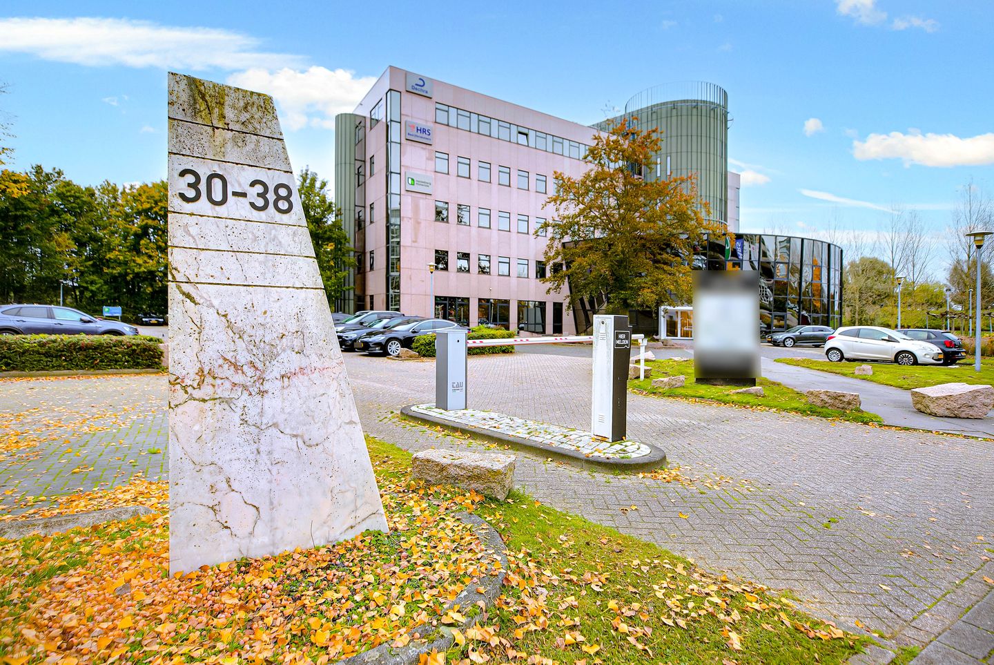 View photo 3 of Pettelaarpark 30