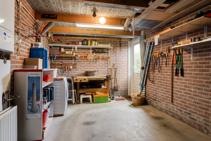 Photo 32 of Winkelmaad 37