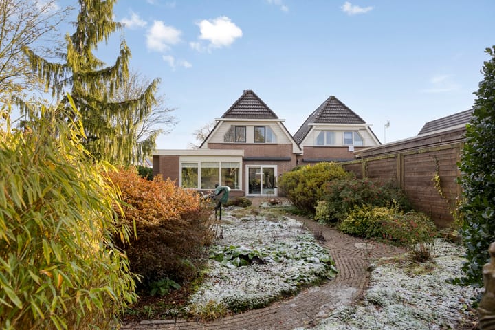 Photo 36 of Winkelmaad 37