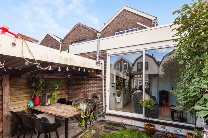 Photo 13 of Graaf van Bloisstraat 65