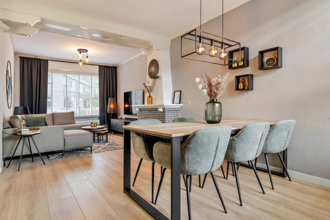 Photo 2 of Van Meterenstraat 12