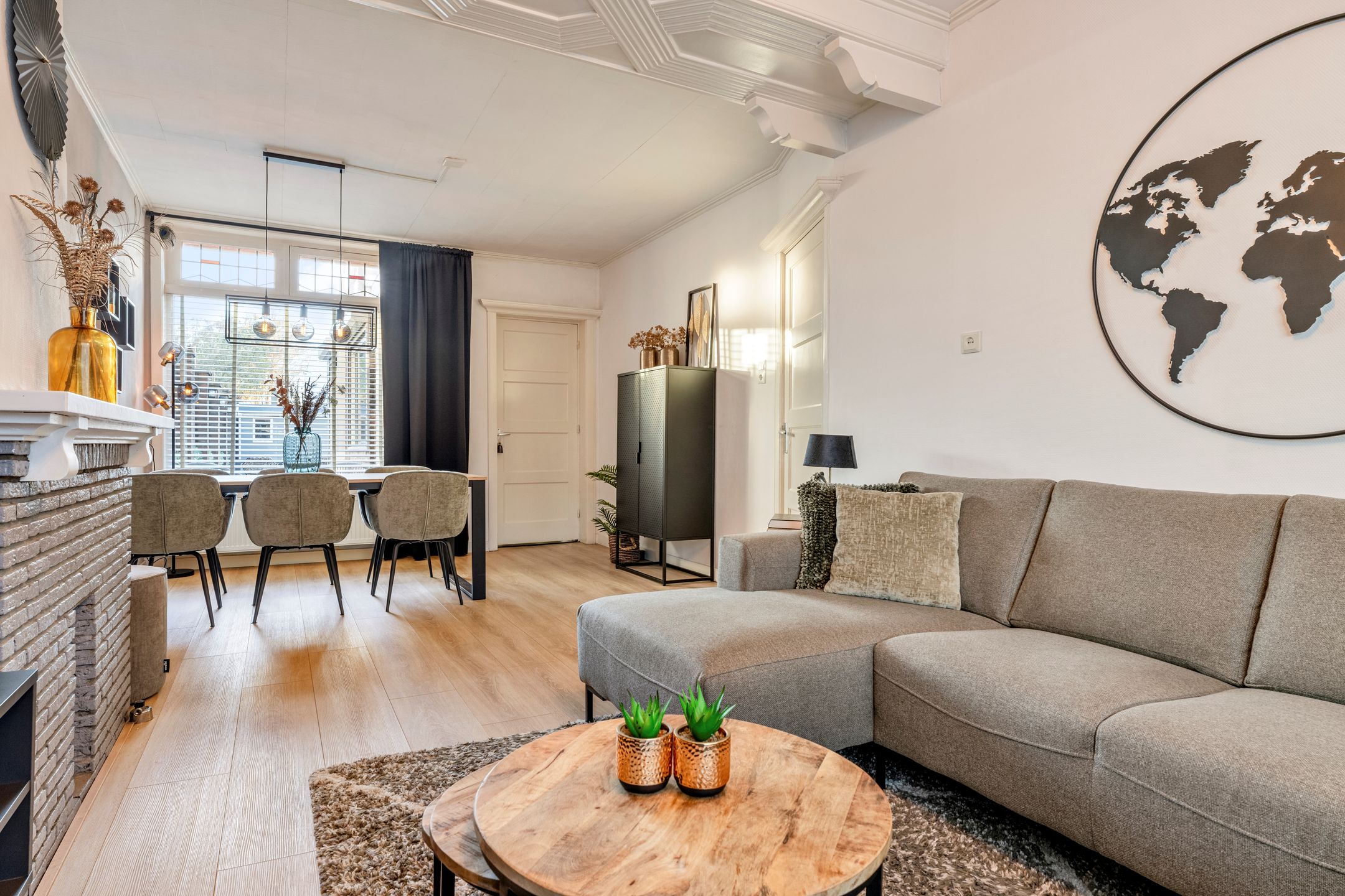 Photo 3 of Van Meterenstraat 12