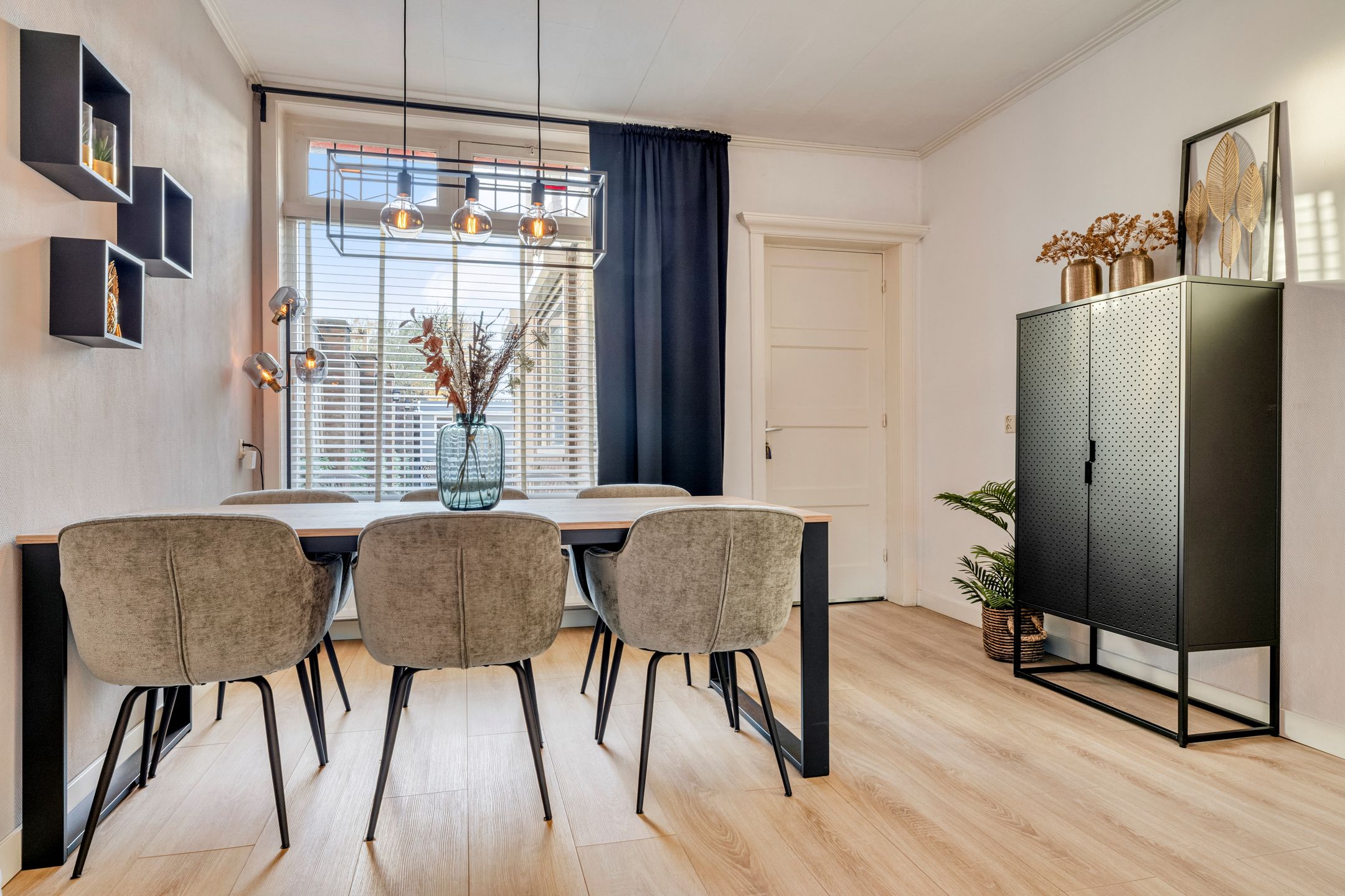 Photo 9 of Van Meterenstraat 12