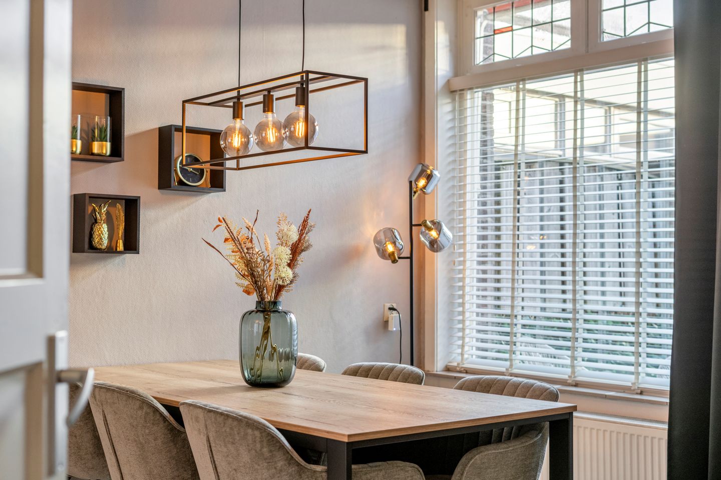 Photo 10 of Van Meterenstraat 12