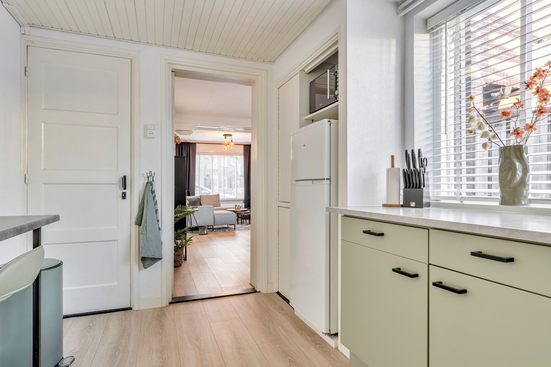 Photo 15 of Van Meterenstraat 12