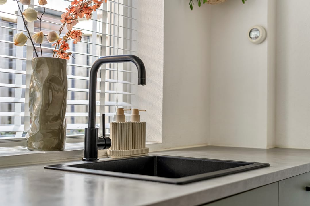 Photo 16 of Van Meterenstraat 12