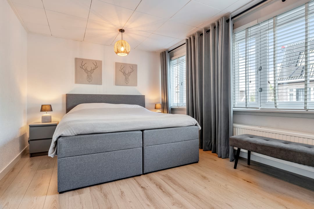 Photo 22 of Van Meterenstraat 12