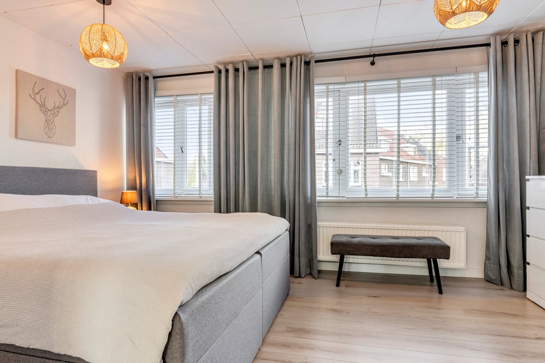 Photo 23 of Van Meterenstraat 12