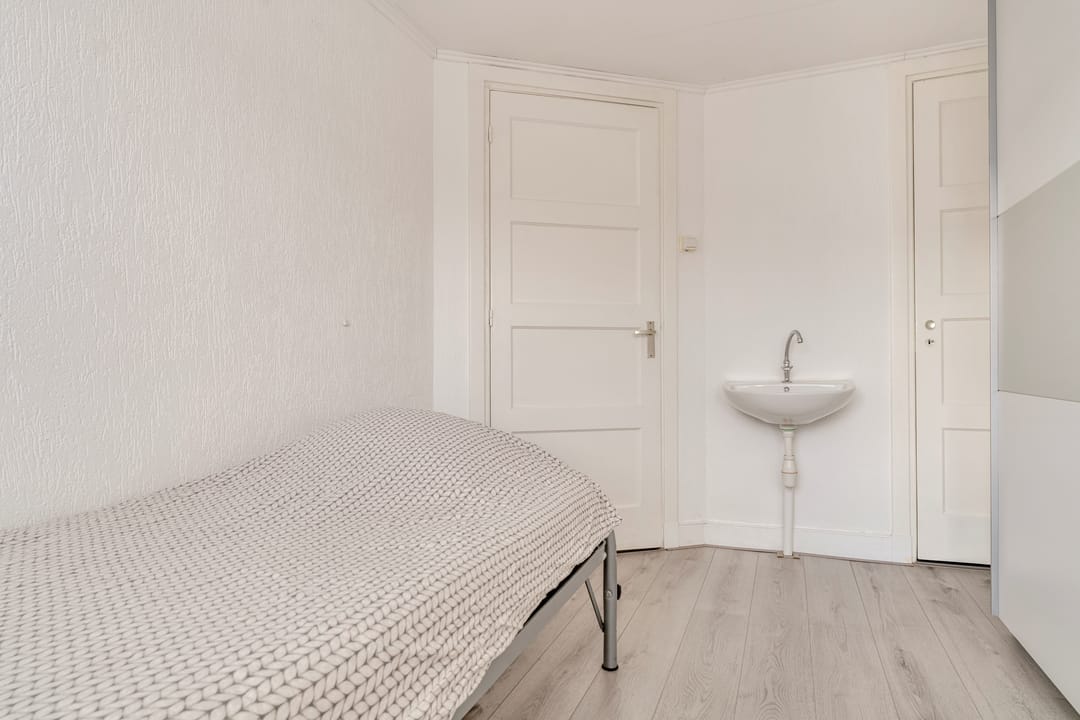 Photo 26 of Van Meterenstraat 12