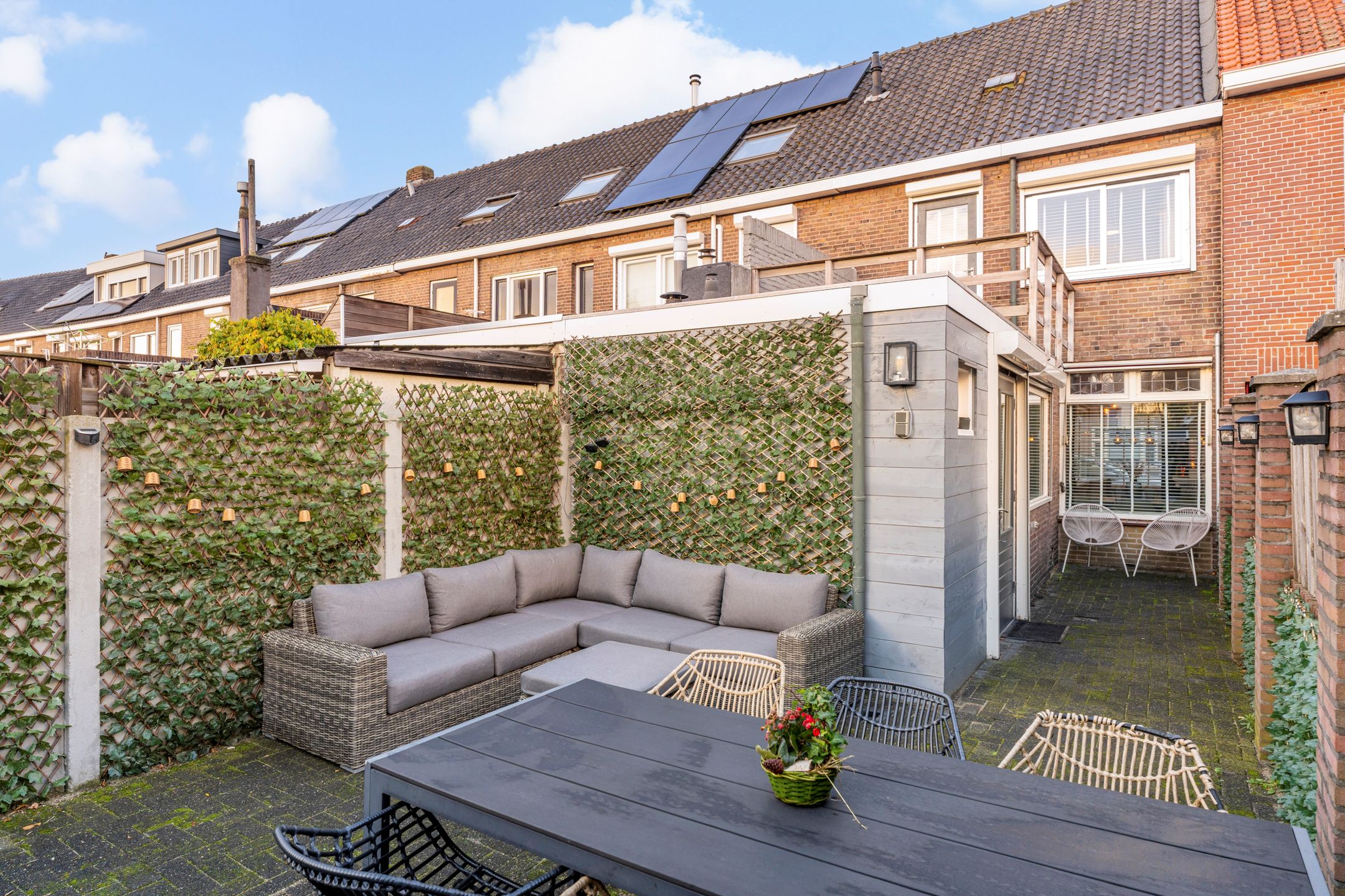 Photo 36 of Van Meterenstraat 12