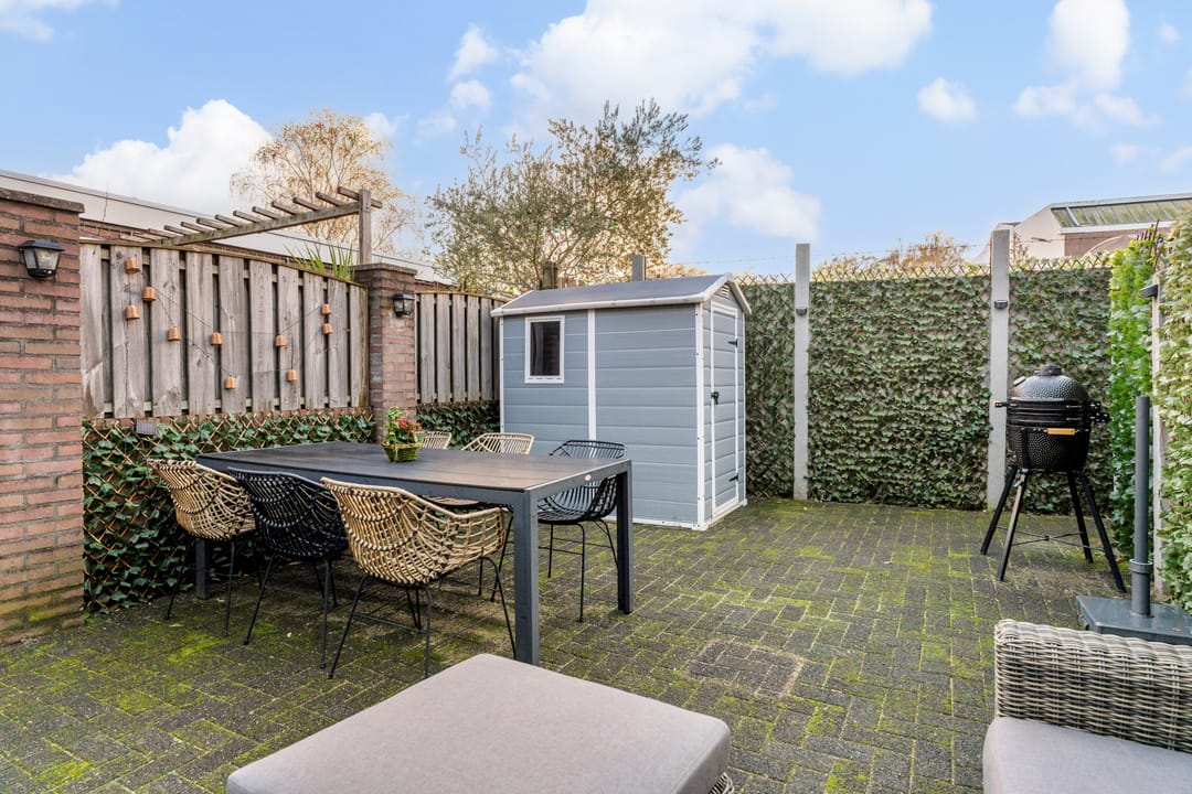 Photo 37 of Van Meterenstraat 12