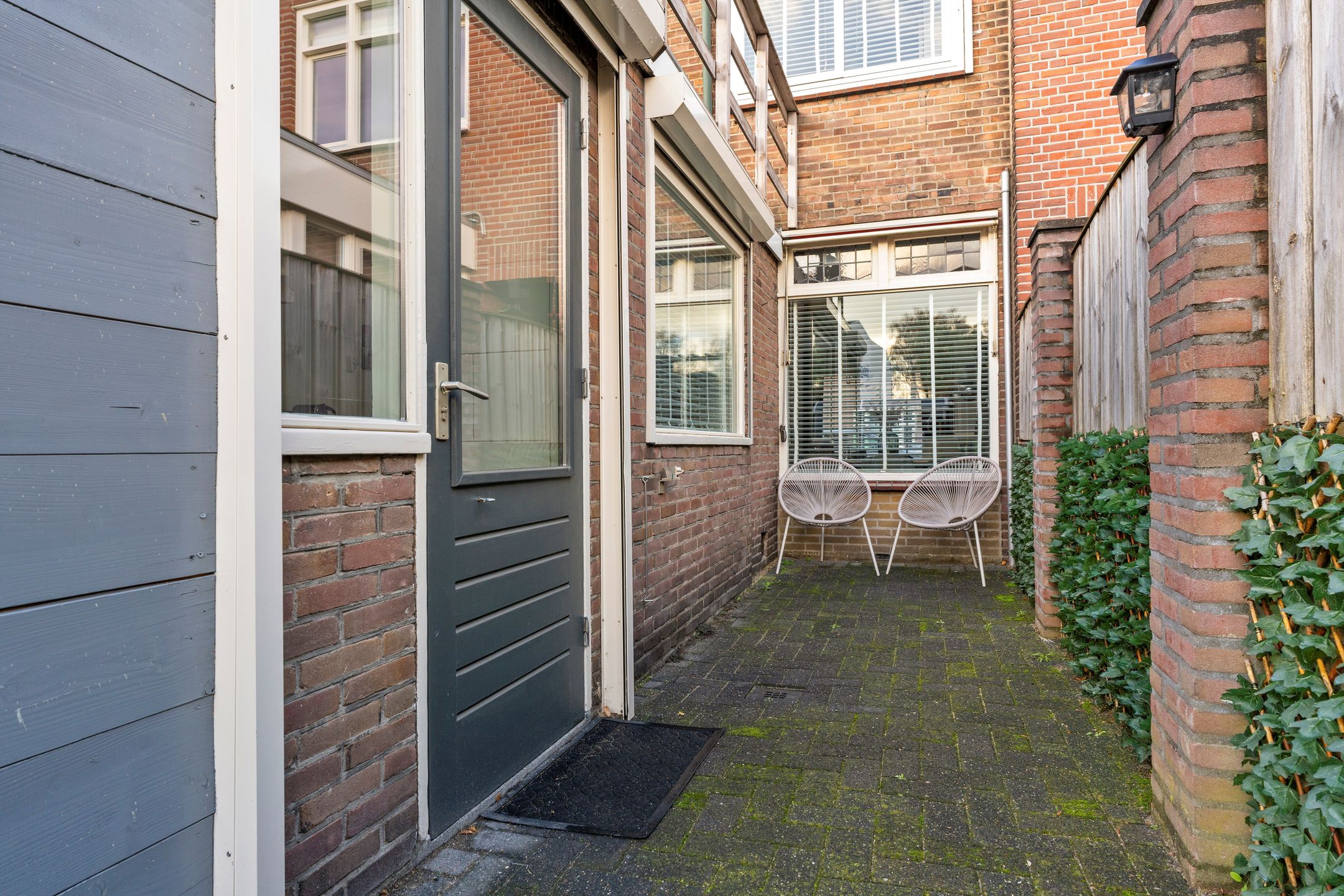 Photo 39 of Van Meterenstraat 12