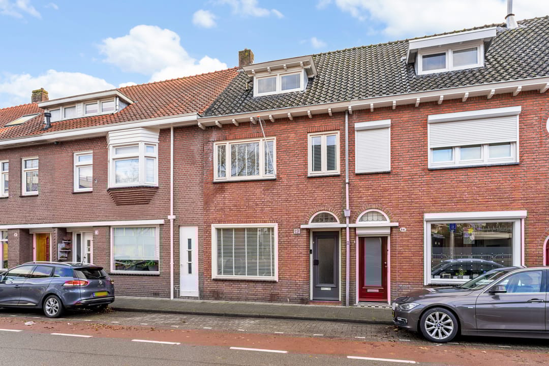 Photo 47 of Van Meterenstraat 12