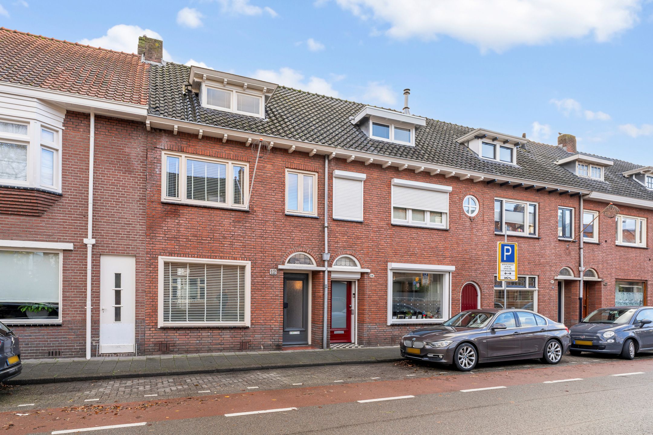 Photo 48 of Van Meterenstraat 12