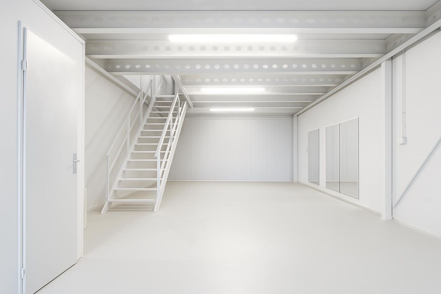 Bekijk foto 2 van Christa Ehrlichhof 57