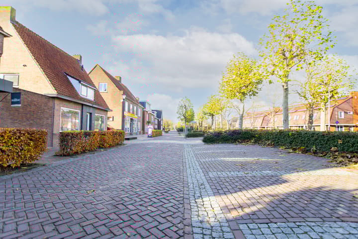 Photo 35 of Brugstraat 11-A