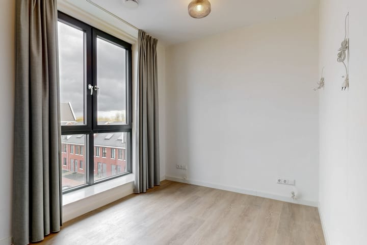 Foto 13 van Robert Hofstadterstraat 42