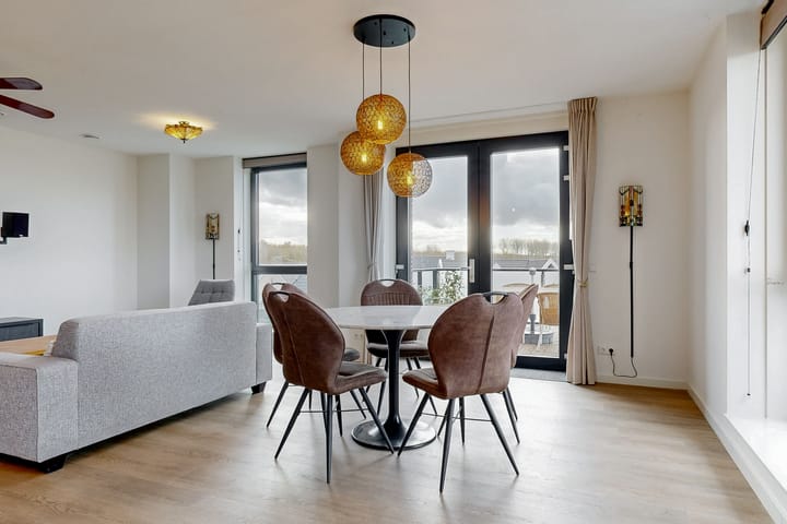 Foto 19 van Robert Hofstadterstraat 42