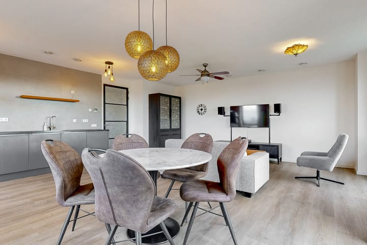 Foto 20 van Robert Hofstadterstraat 42