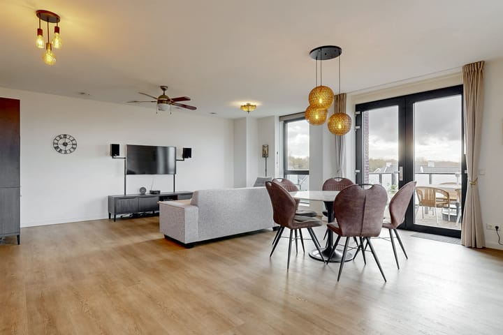 Foto 25 van Robert Hofstadterstraat 42