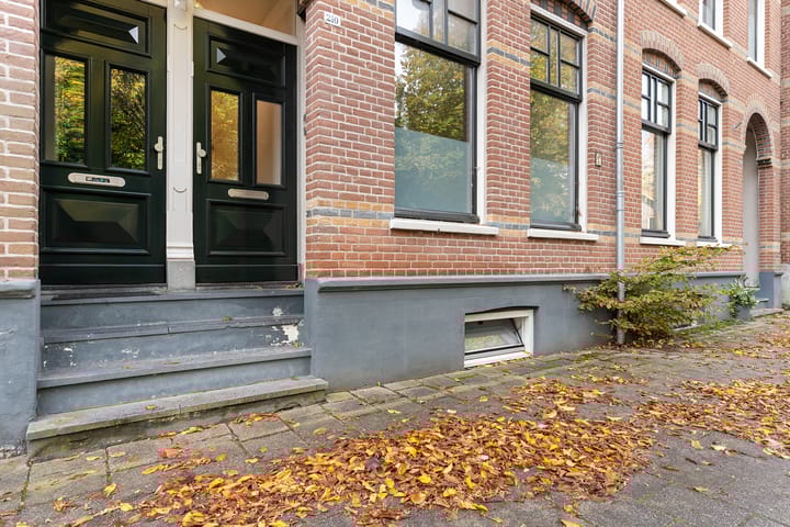 Photo 6 of Alexanderstraat 210-2