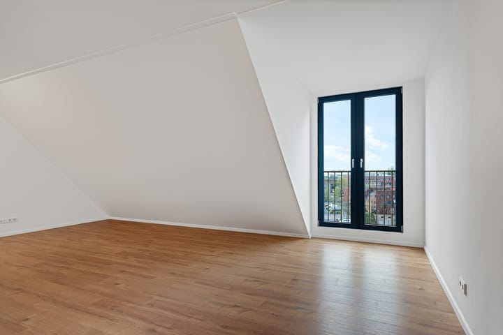 Photo 2 of Fascinatio Boulevard 894-A