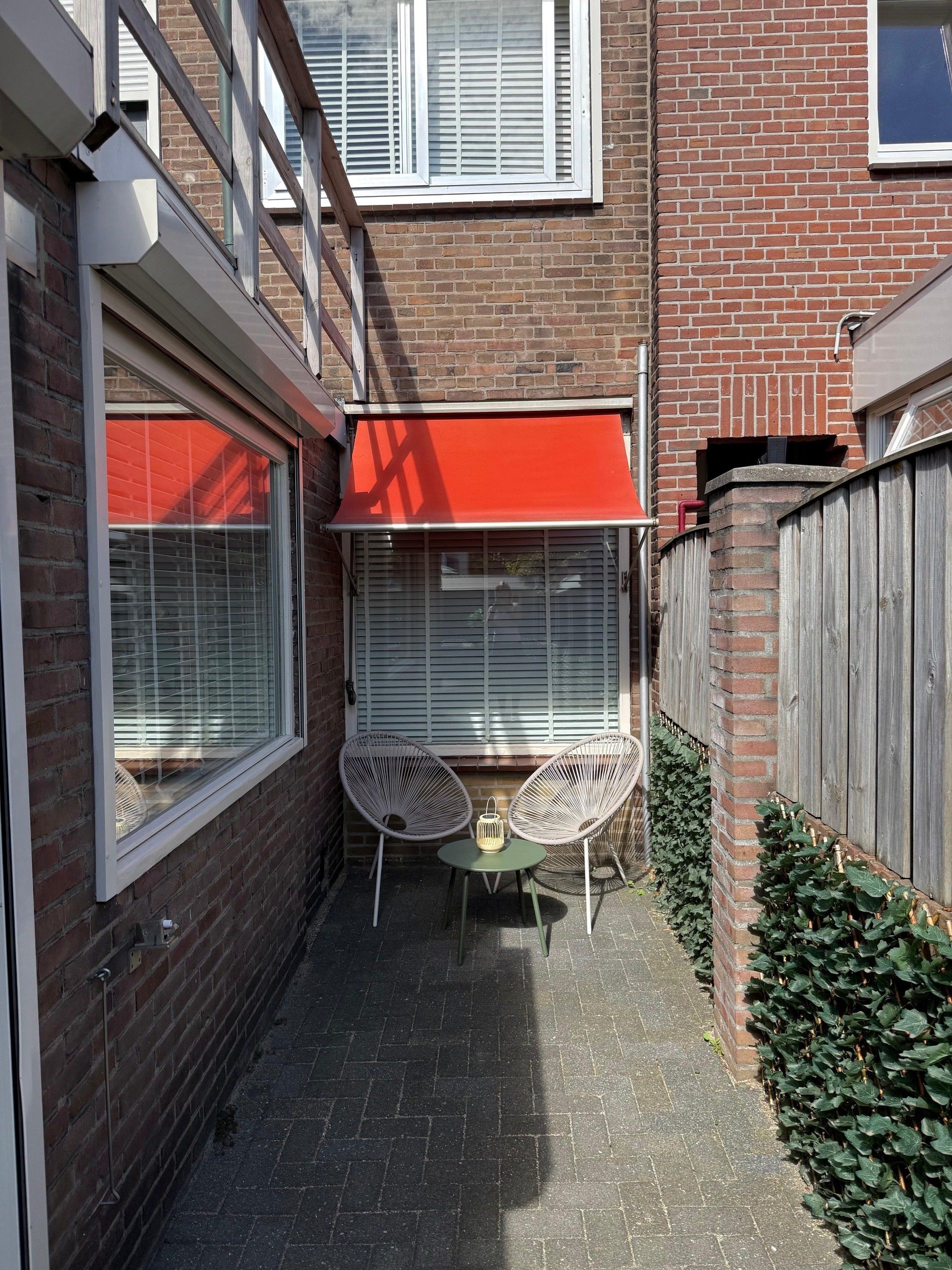 Photo 42 of Van Meterenstraat 12