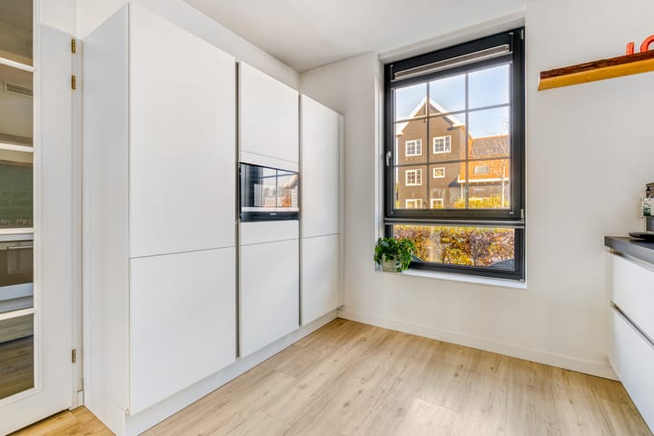 Photo 12 of Frits Zernikestraat 3