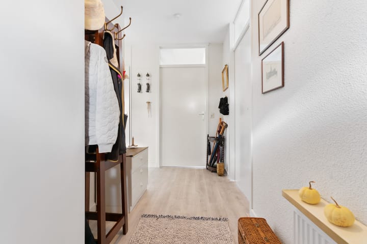 Foto 3 van Dorpsplein 84