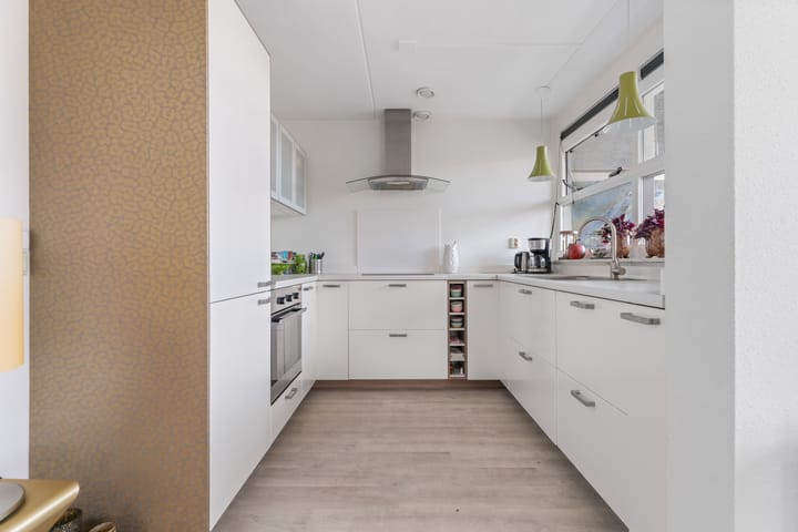 Foto 14 van Dorpsplein 84